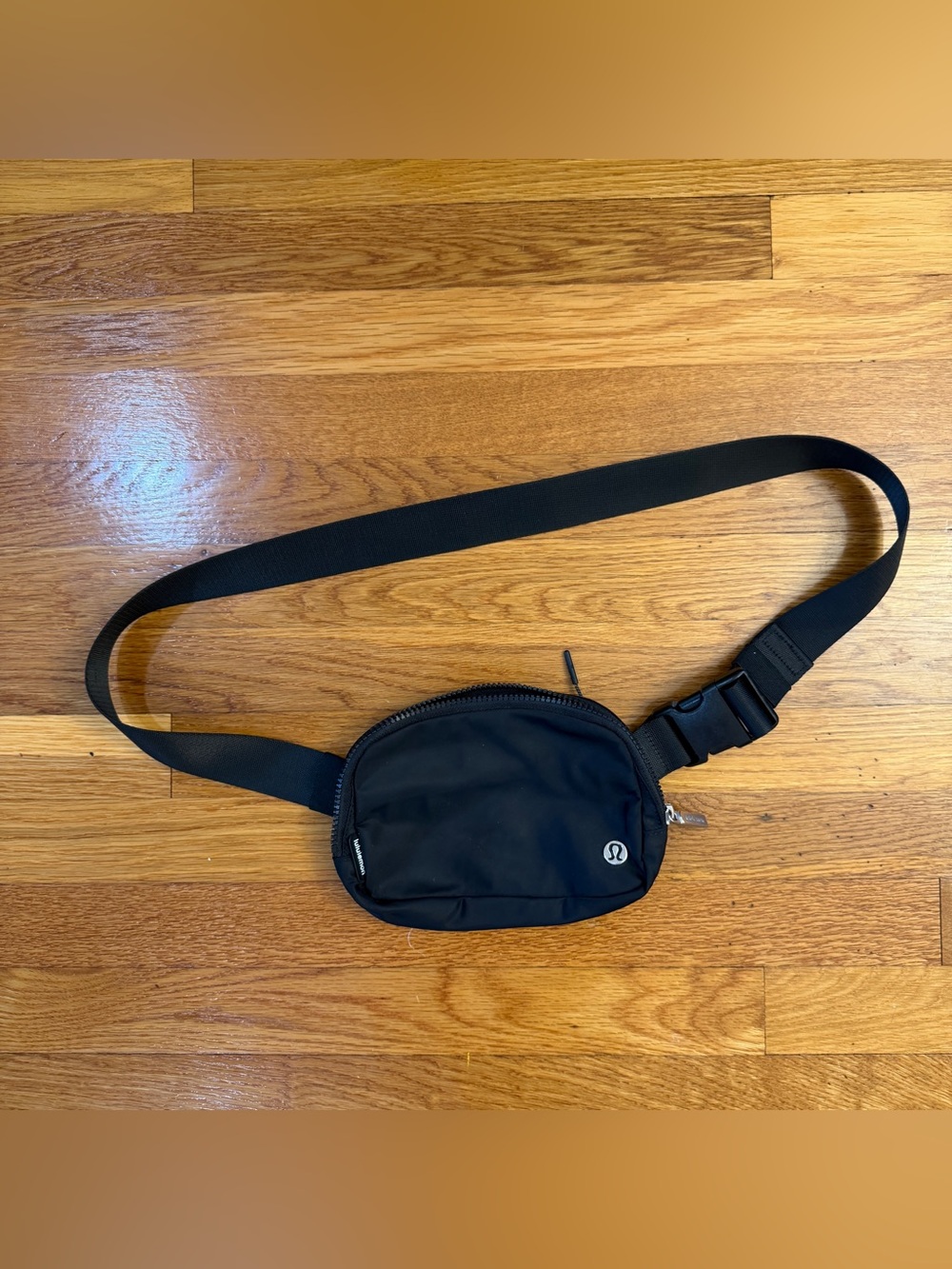 Lululemon Everywhere Crossbody Bag Black / White - 1 Liter